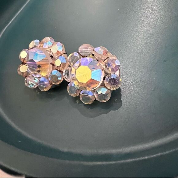 Iridescent Vintage MCM Aurora Borealis Crystal Beaded Cluster Clip On Earrings - Picture 4 of 4
